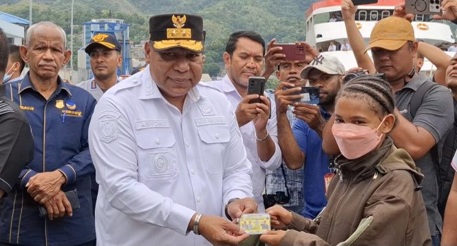 
					Pelepasan mudik gratis oleh Wagub Papua, Aryono Rumaropen. Foto: Imelda/Kabarpapua.co