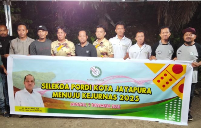 
					Foto bersama lima pasangan atlet Domino yang siap wakili Kota Jayapura di Kejurprov Papua. (Dok)
