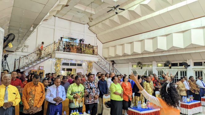 
					Suasana Ibadah Perayaan Natal Jemaat GPdI Siryon Serui Kota, Selasa, 2 Desember 2025. (IST)