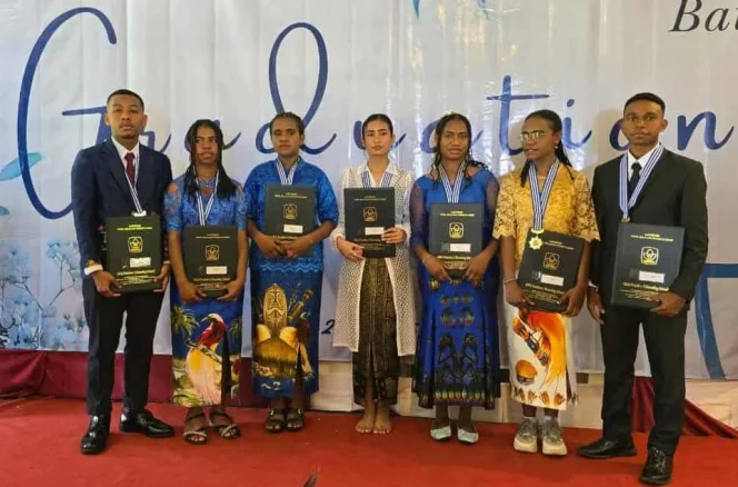 
					Para siswa asal Paniai yang lulus dari SMA Unggulan dai Banten. Foto: ist
