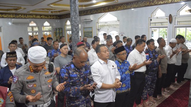 
					Doa bersama untuk korban Sumatera. Foto: Humas Polda Papua