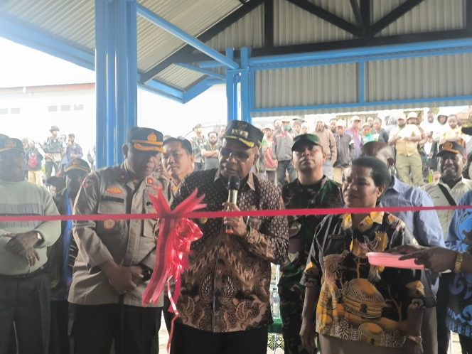 
					Bupati Puncak meresmikan  Pasar Ilaga. Foto: Diskominfo Puncak 