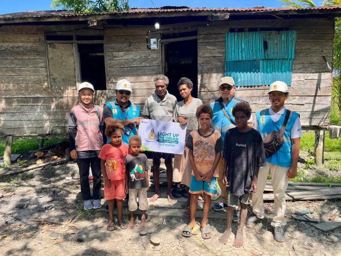 
					Natal Bersinar Terang: PLN Wujudkan Mimpi 27 Keluarga di Papua