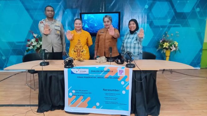 
					Dialog bersama FJPI - Pemerintah dan  Kepolisian dalam pencegahan kekerasan kepada anak dan perempuan di Kota Jayapura. Foto: FJPI Papua 
