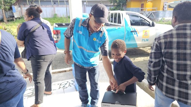 
					 PLN UP3 Nabire berbagi kasih jelang natal. Foto:PLN Papua 