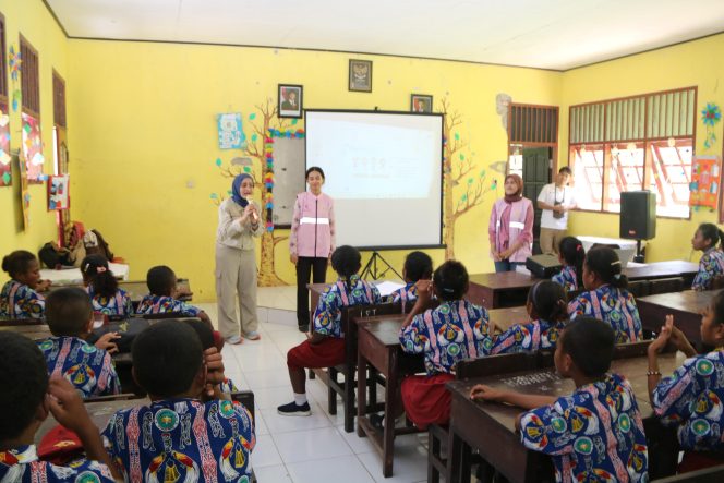 
					Srikandi PLN bekali siswa SD Raja Ampat keselamatan listrik sejak dini. Foto: PLN Papua 