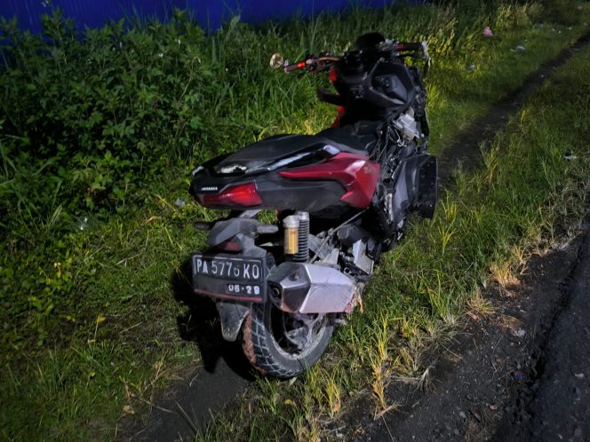 
					Sepeda motor yang digunakan pengendara saat kecelakaan maut di Jalan Poros Nabire. Foto: ist