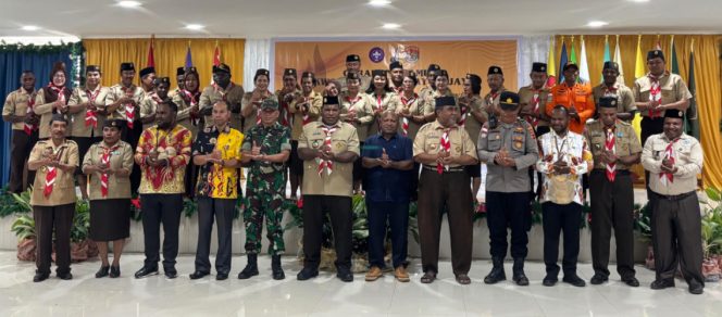 
					Bupati Jayawijaya Atenius Murip selaku Ketua Majelis Pembing Cabang Gerakan Pramuka Jayawijaya Bersama pengurus Kwarcab Jayawijaya 2025-2030.
Foto : Agris Wistrijaya/Kabarpapua.co
