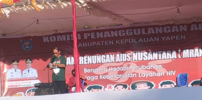 
					Wakil Bupati Kepulauan Yapen, Roi Palunga, mengajak seluruh masyarakat memperkuat komitmen dalam penanggulangan HIV/AIDS. Foto: Ainun Faathirjal/Kabarpapua.co