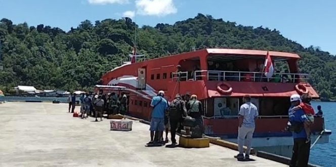 
					Kapal Cepat Express Bahari 99B. Foto: Ainun Faathirjal/KabarPapua.co