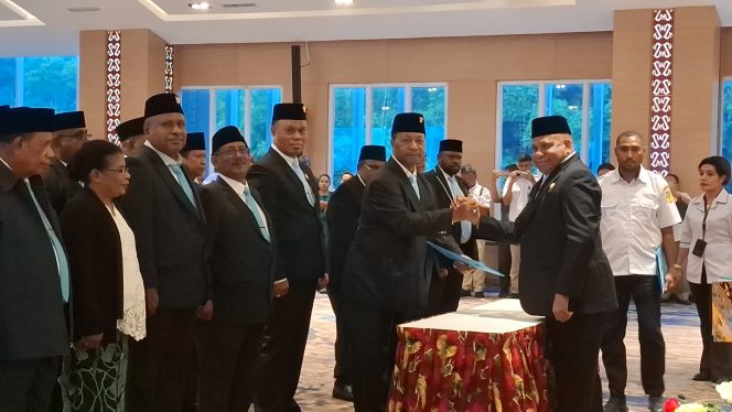 
					Pelantikan tim percepatan pembangunan di Papua. Foto: Imelda/KabarPapua.co