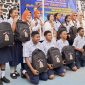 Penyerahan bantuan peralatan sekolah  dan bapok di SMPN 3 Jayapura. (KabarPapua.co/Imelda)
