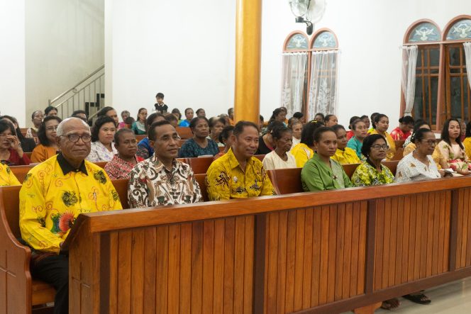 
					Wakil Bupati Kepulauan Yapen, Roi Palunga menghadiri natal PWKI Kabupaten Kepulauan Yapen. Foto: Humas Pemkab Yapen