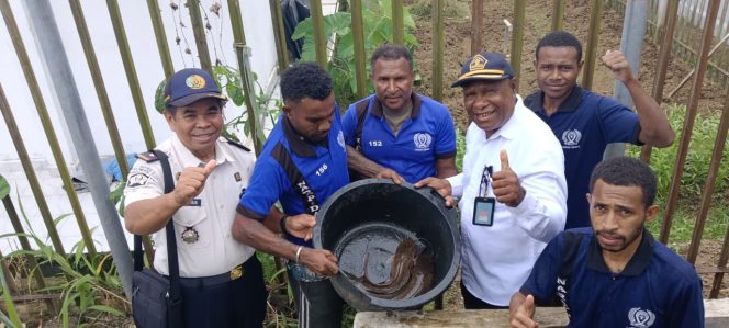 
					Panen ikan lele di Lapas Serui. Foto: Lapas Serui