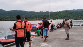 SAR gabungan saat upaya pencarian korban hilang di perairan Yapen Utara. Foto: Kantor SAR Biak 