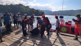Jasad penyelam tradisional yang ditemukan oleh SAR gabungan. Foto: SAR Biak