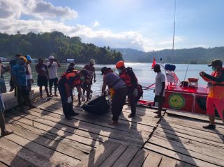 Jasad penyelam tradisional yang ditemukan oleh SAR gabungan. Foto: SAR Biak