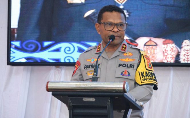 
					Kapolda Papua, Irjen Polisi Patrige R. Renwarin saat paparkan kinerja Polda Papua dalam rilis akhir tahun 2025 di Polda Papua. (Dok Humas Polda Papua)