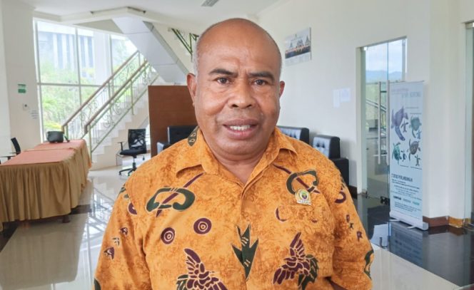 
					Ketua DPRK Kaimana, Robi Samangun. (KabarPapua.co/Yosias Wambrauw)