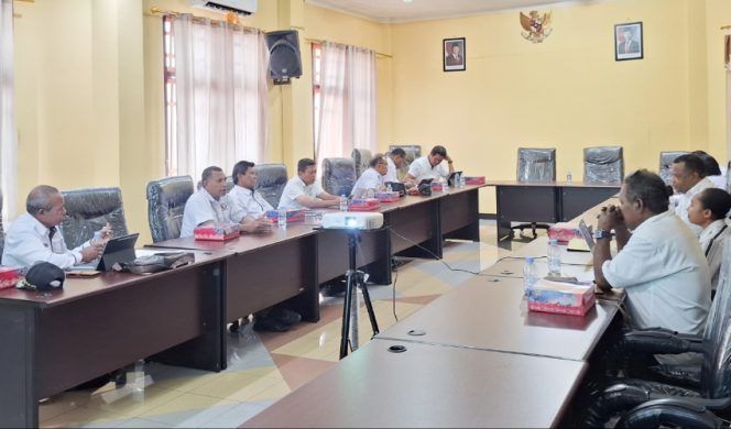 
					RDP terkait lembahasan aspirasi guru dan tenaga pendidik terkait pembayaran TKG Semester II Tahun Anggaran 2025. (KabarPapua.co/Ainun Faathirjal)