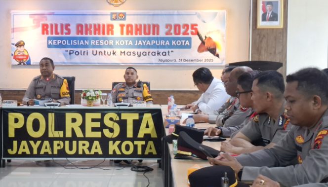 
					Suasan rilis akhir tahun 2025 di Polresta Jayapura Kota. (KabarPapua.co/Imelda)
