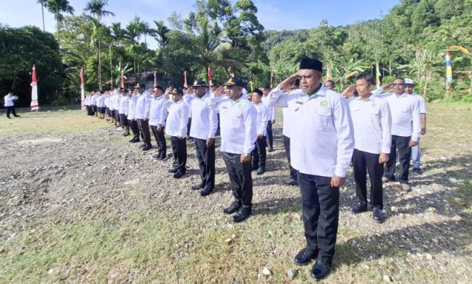 
					Upacara Bendera Peringatan HAB ke-80 Kemenag RI di SMTK Negeri Kepulauan Yapen. (KabarPapua.co/Ainun Faathirjal)