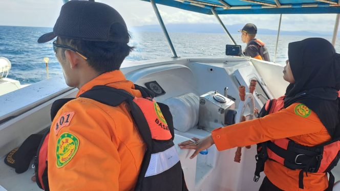 
					Tim SAR gabungan Jayapura bersama kepolisian setempat melakukan pencarian dua nelayan yang hilang kontak. Foto: Humas Polda Papua