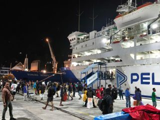 KM Gunung Dempo saat bersandar di Pelabuhan Kota Jayapura. Foto: Humas Polresta Jayapura Kota.