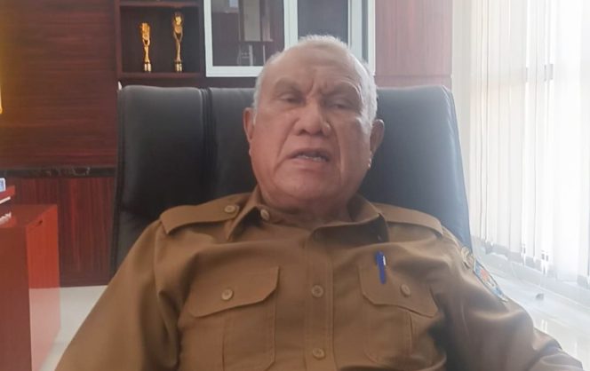 
					Bupati Kabupaten Kaimana, Drs. Hasan Achmad, M.Si. Foto: Yosias Wambrauw/KabarPapua.co