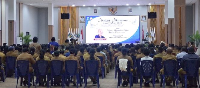 
					Kegiatan rutin doa bersama ASN di Pemprov Papua Tengah. Foto: Agies Pranoto/KabarPapua.co