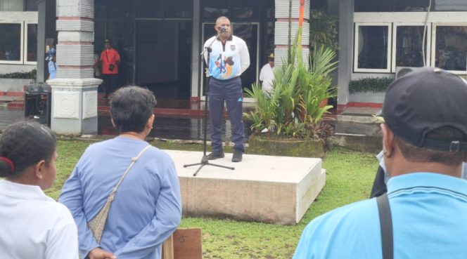
					Saat apel pagi yang dipimpin Plh Sekda Kepuluan Yapen Oktovianus Ayorbaba. (KabarPapua.co/Ainun Faathirjal)

2. Arahan
