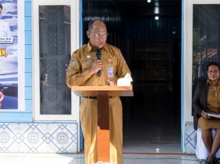 Staf Ahli Bidang Ekonomi, Keuangan, dan Pembangunan, Herman Kayame .Foto: Agies Pranoto/KabarPapua.co