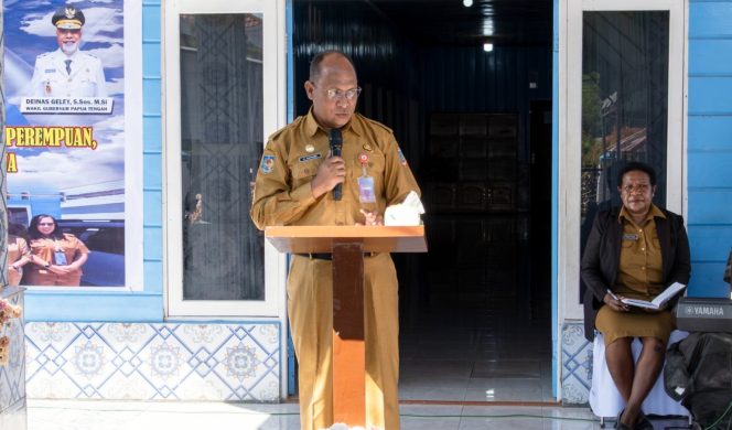 
					Staf Ahli Bidang Ekonomi, Keuangan, dan Pembangunan, Herman Kayame .Foto: Agies Pranoto/KabarPapua.co