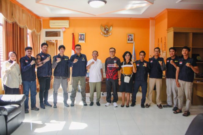 
					Tim survei ESDM bertemu Wabup Yapen, Roi Palunga. Foto: Humas Yapen  