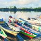 Perahu nelayan tradisional berjejer rapi di dermaga pelabuhan pasar ikan Serui. (Foto: RRI/Anwar)