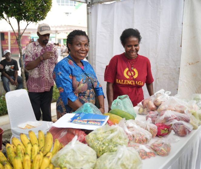 
					Gerakan Pangan Murah di Papua. Foto: BI Provinsi Papua