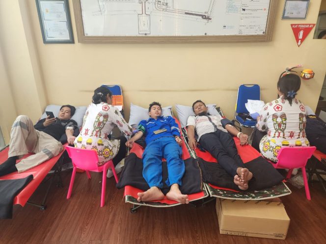 
					Donor darah menyambut bulan K3 di lingkungan PT PLN IP UBP Holtekamp. Foto: PLN IP UBP Holekamp