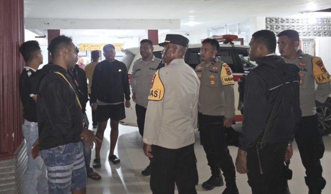 
					Polisi menangani penganiayaan di RS Yowari. Foto:Polres Jayapura
