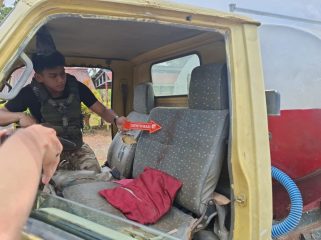 Truk pengangkut air bersih ditembaki di Dekai Yahukimo. Foto: Humas Polda Papua.