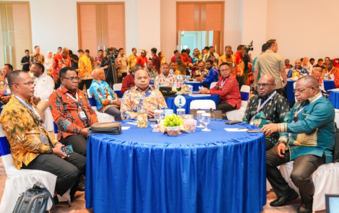 
					Gubernur Papua Matius D. Fakhiri saat hadiri RUPS Tahunan PT Bank Pembangunan Daerah Papua Tahun Buku 2025. (Foto dok: Humas Pemprov Papua)