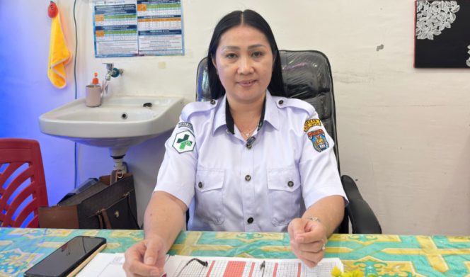 
					Kepala Puskesmas Serui Kota Agnes Irayne Lakoy saat ditemui di ruang kerjanya. (Foto IST)
