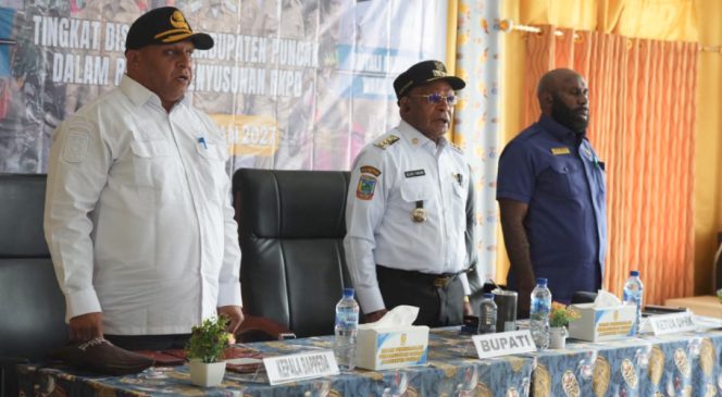 
					Bupati Puncak. Elvis Tabuni (tengah) membuka Musrenbang Distrik Kabupaten Puncak. Foto: Diskominfo Puncak.