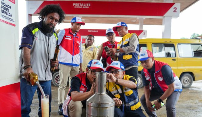
					Sinergi BPH Migas, DEN dan Pertamina Patra Niaga pastikan pasokan BBM di Papua Barat Daya kondisi aman. (Foto dok: Pertamina Papua)
