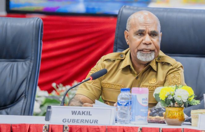 
					Wagub Papua Tengah Deinas Geley saat hadir dalam Rakor Linsek Operasi Ketupat 2026. (Foto dok: Humas Pemprov Papua Tengah)