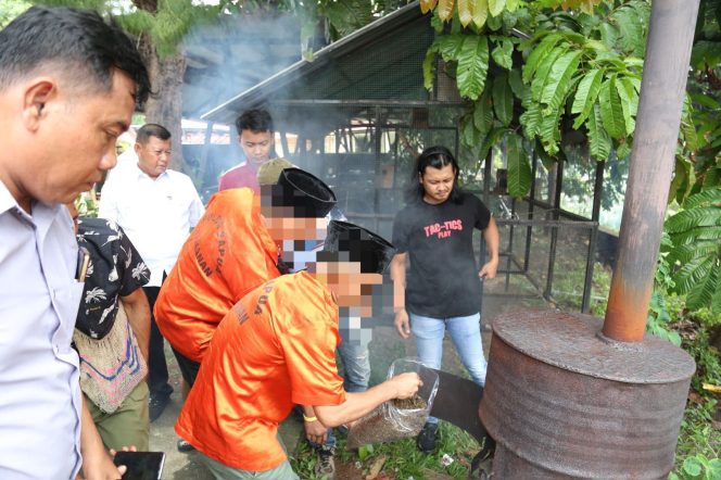 
					Pemusnahan  6,3 kg lebih ganja oleh  Direktorat Narkoba Polda Papua. Foto: Humas Polda Papua