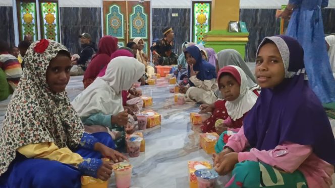 
					Buka puasa bersama  IMI Papua Pegunungan- Pertamina Patra Niaga Papua Maluku ke Pesantren Walesi. Foto: Natalya Yaku/Kabarpapua.co