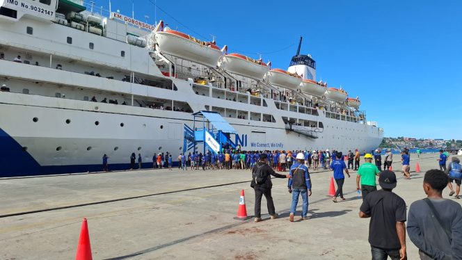 
					Salah satu kapal PELNI yang disiapkan angkut pemudik dari Jayapura. Foto: ist