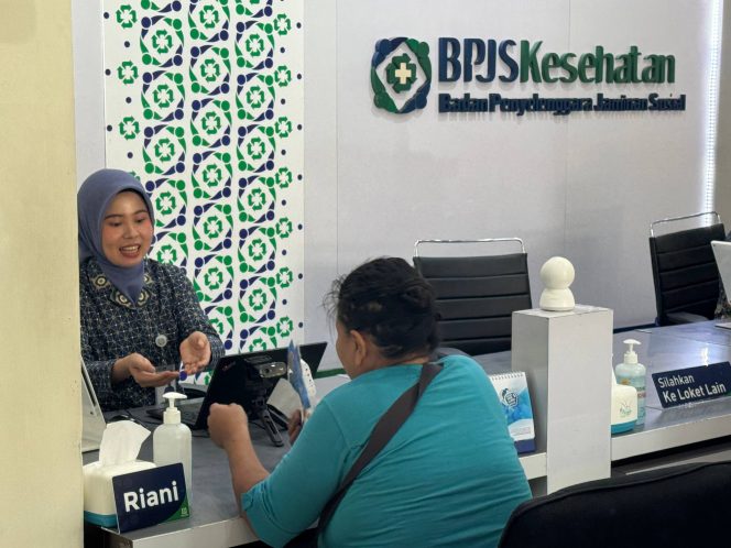 
					Pelayanan masyarakat di loket BPJS Kesehatan Jayapura. Foto: BPJS Kesehatan Jayapura 
