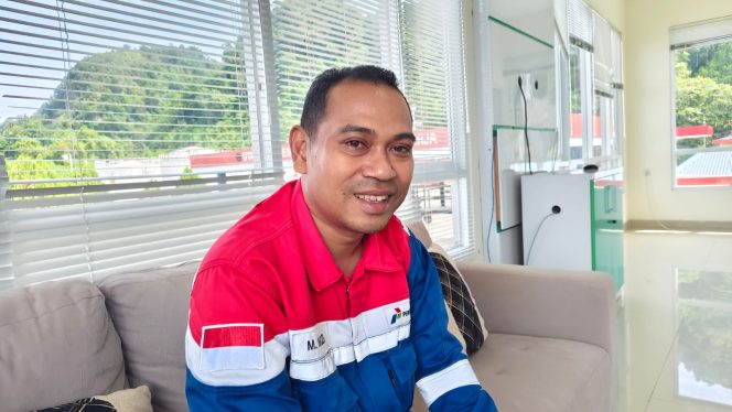 
					Fuel Terminal Manager Pertamina Kaimana, Mikael Mozes. Foto: Yosias Wamrauw/KabarPapua.co