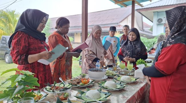 Lomba kuliner khas Bugis pada momen HUT ke-29 Himpunan Keluarga Maros (HIKMAS) Kabupaten Kepulauan Yapen . Foto: Ainun Faathirjal/kabarpapua.co
